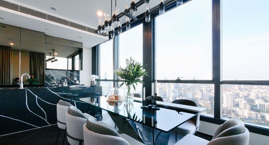 For rent 3 Beds condo in Khlong Toei, Bangkok