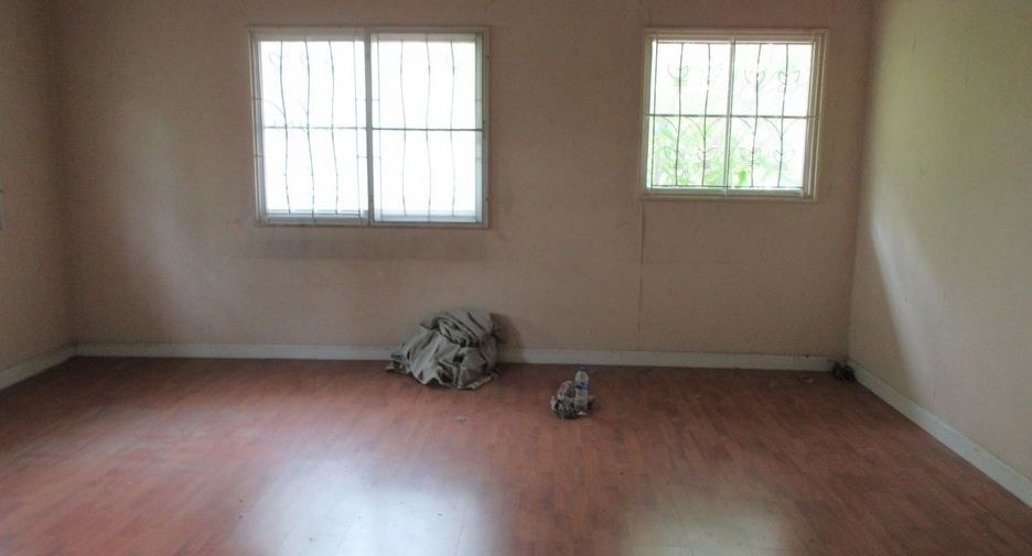 Haus zum Kauf mit Studio in Thung Khru, Bangkok