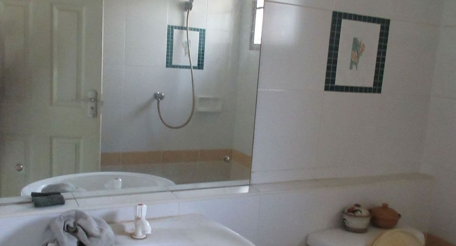 Haus zum Kauf mit Studio in Thung Khru, Bangkok