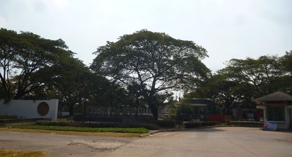 Haus zum Kauf mit Studio in Thung Khru, Bangkok