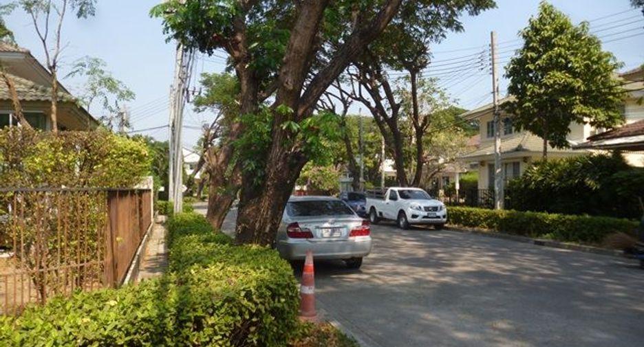 Haus zum Kauf mit Studio in Thung Khru, Bangkok
