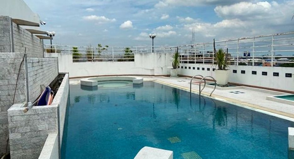 For sale スタジオ condo in Suan Luang, Bangkok