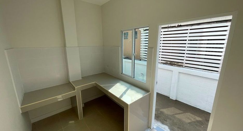 For sale studio house in Khlong Sam Wa, Bangkok