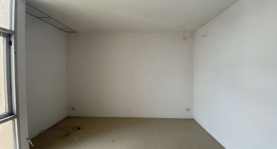 For sale studio condo in Huai Khwang, Bangkok