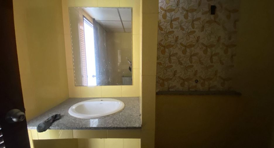 For sale studio condo in Huai Khwang, Bangkok