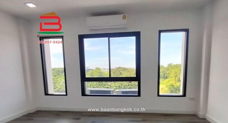 For sale 3 bed office in Saphan Sung, Bangkok