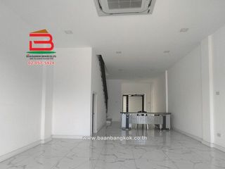 For sale 3 bed office in Saphan Sung, Bangkok