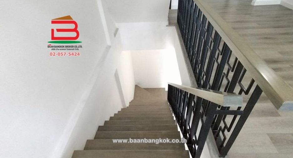 For sale 3 bed office in Saphan Sung, Bangkok