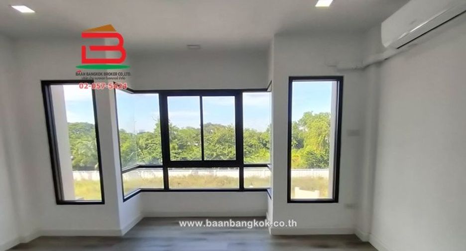 For sale 3 bed office in Saphan Sung, Bangkok