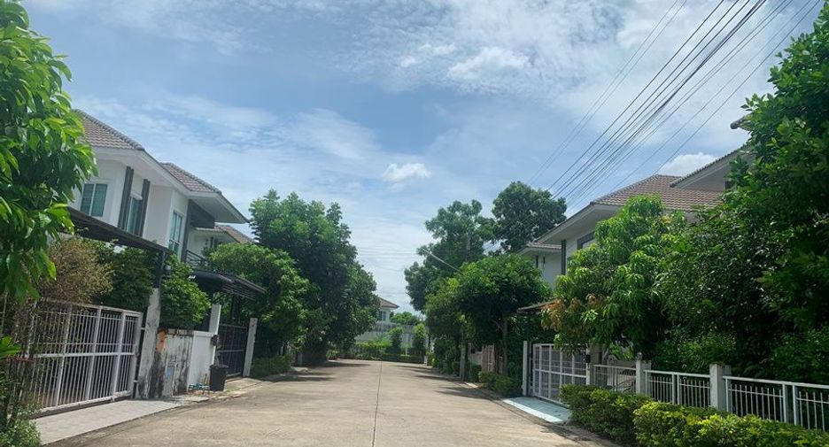 Haus zum Kauf mit Studio in Khlong Sam Wa, Bangkok