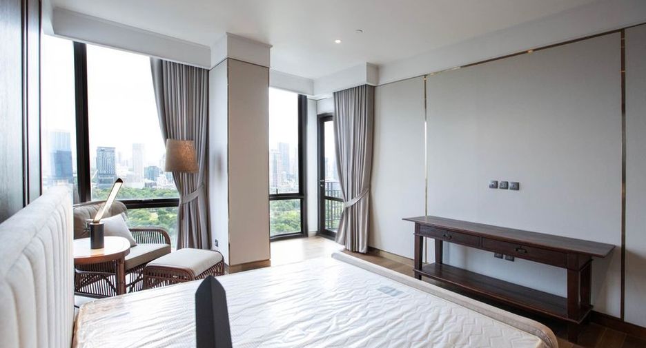For rent 3 bedrooms condo in Pathum Wan, Bangkok