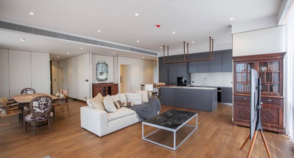For rent 3 bedrooms condo in Pathum Wan, Bangkok
