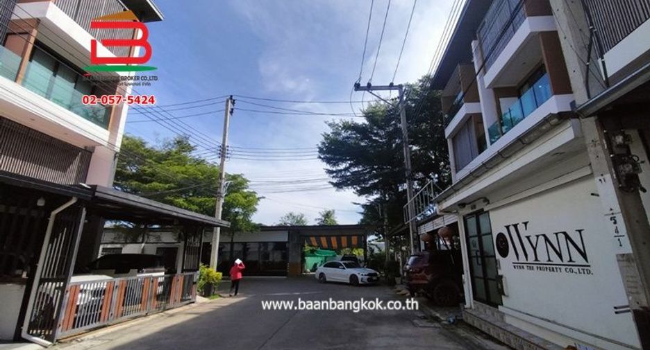 For sale 2 bedrooms townhouse in Bang Khun Thian, Bangkok