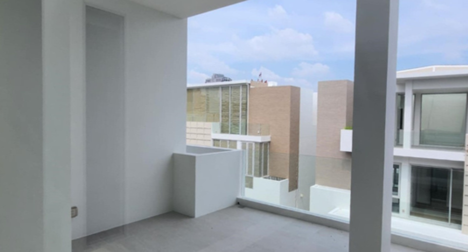 For rent 4 bedrooms house in Wang Thonglang, Bangkok