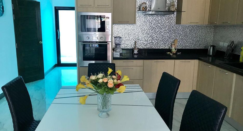 For sale 3 ベッドルーム townhouse in Kathu, Phuket