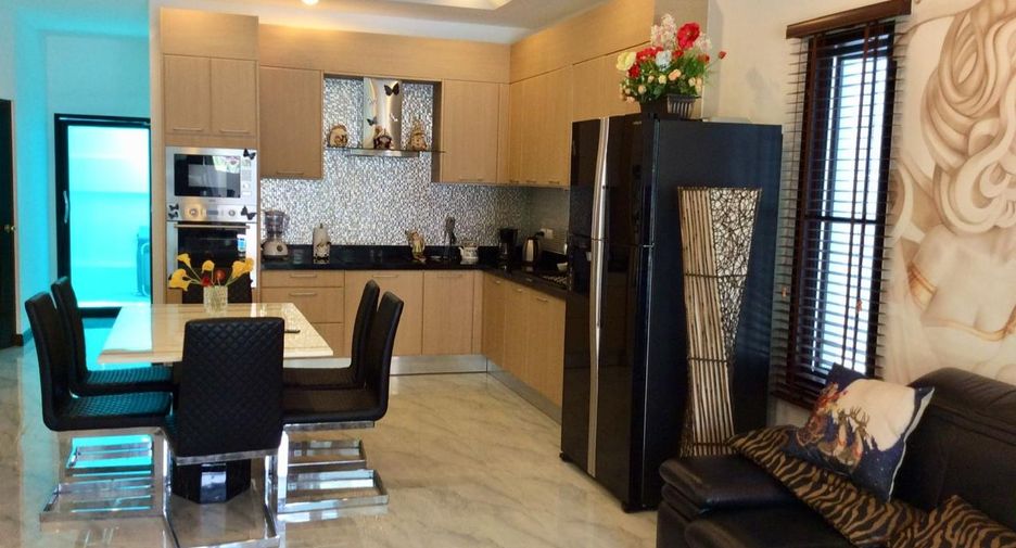 For sale 3 ベッドルーム townhouse in Kathu, Phuket