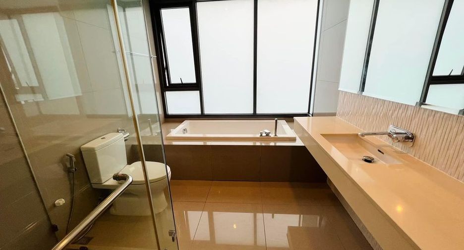 Condo en venta de 2 habitaciones en Khlong Toei, Bangkok