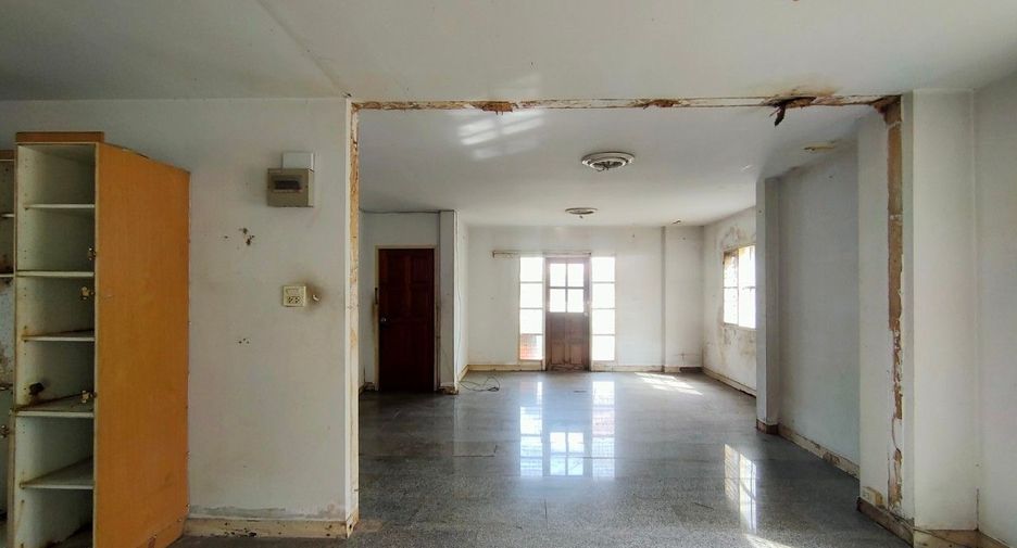 For sale studio house in Saphan Sung, Bangkok