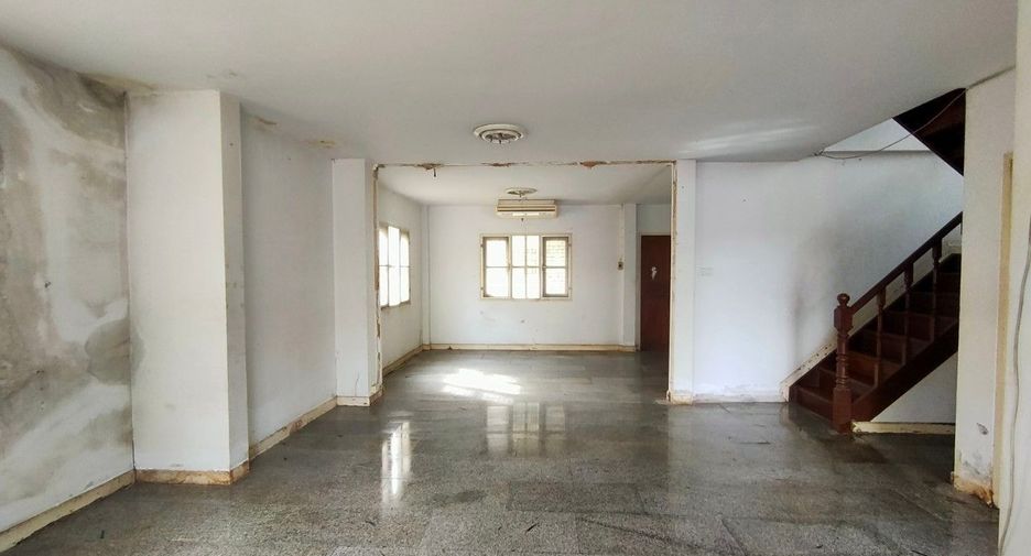 For sale studio house in Saphan Sung, Bangkok