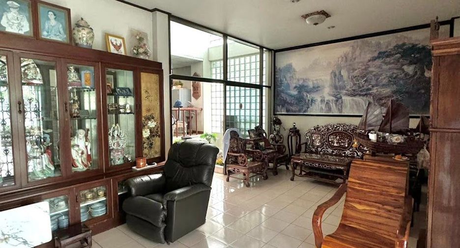 For sale 4 ベッドルーム house in Yan Nawa, Bangkok