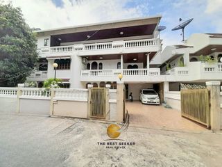 For rent 5 Beds house in Khlong Toei, Bangkok