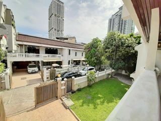 For rent 5 Beds house in Khlong Toei, Bangkok