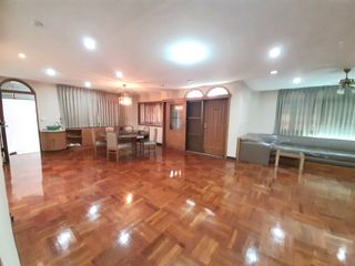 For rent 5 Beds house in Khlong Toei, Bangkok