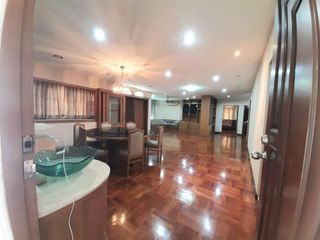 For rent 5 Beds house in Khlong Toei, Bangkok