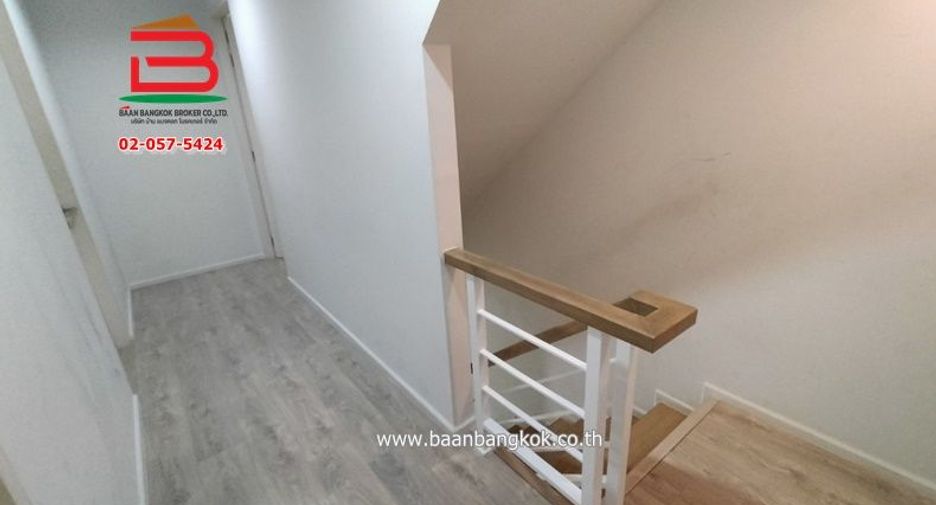 Casa adosada en venta de 2 habitaciones en Pak Kret, Nonthaburi