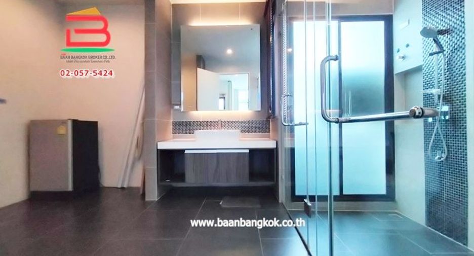 Casa adosada en venta de 2 habitaciones en Pak Kret, Nonthaburi