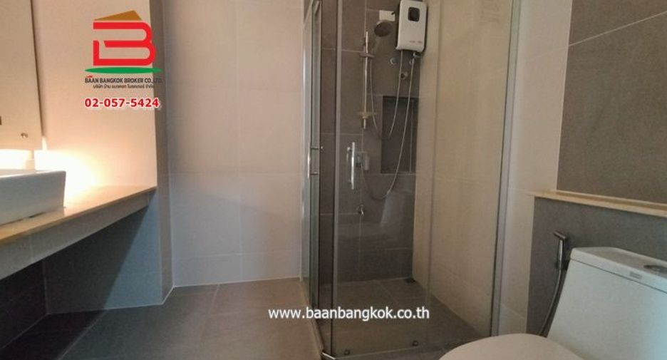 Casa adosada en venta de 2 habitaciones en Pak Kret, Nonthaburi