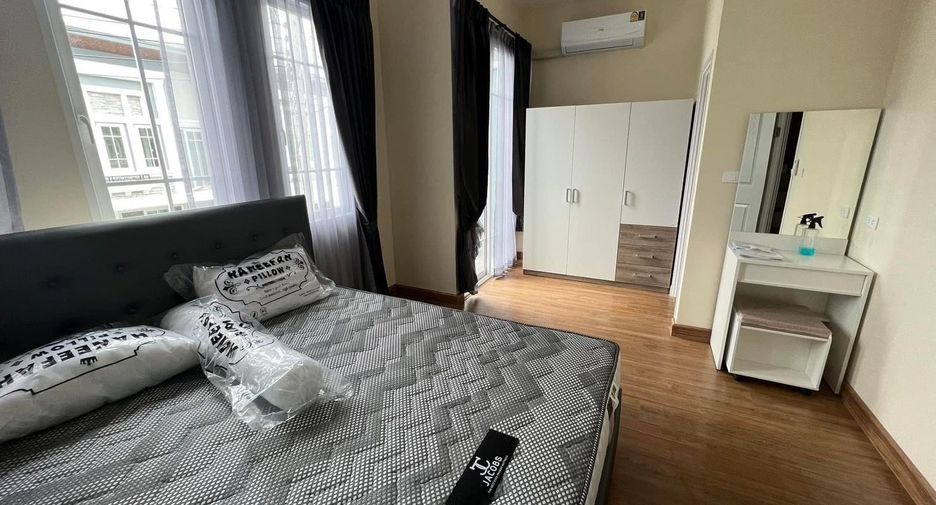 For rent 4 bedrooms townhouse in Mueang Chiang Mai, Chiang Mai