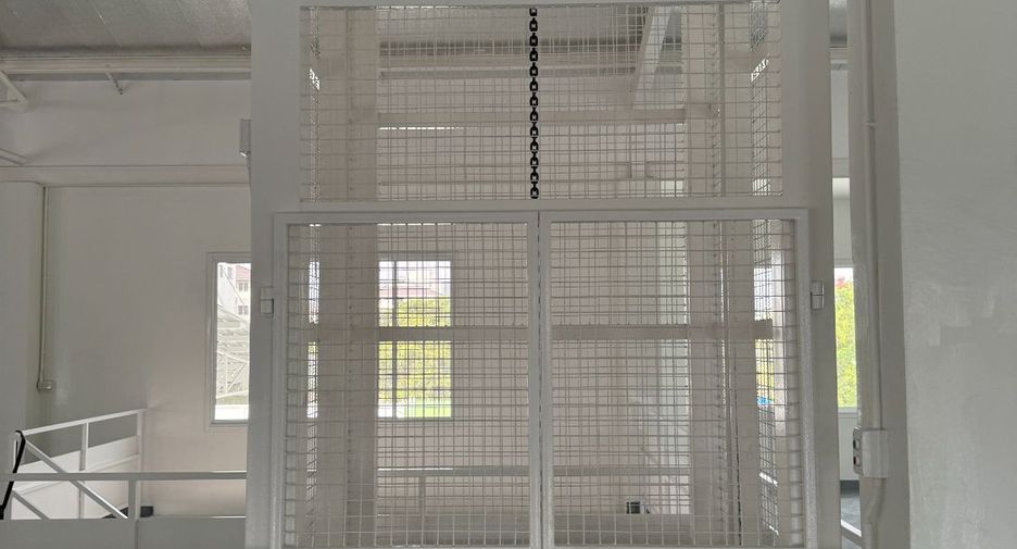 For rent warehouse in Mueang Samut Prakan, Samut Prakan