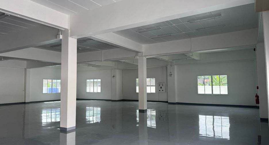 For rent warehouse in Mueang Samut Prakan, Samut Prakan