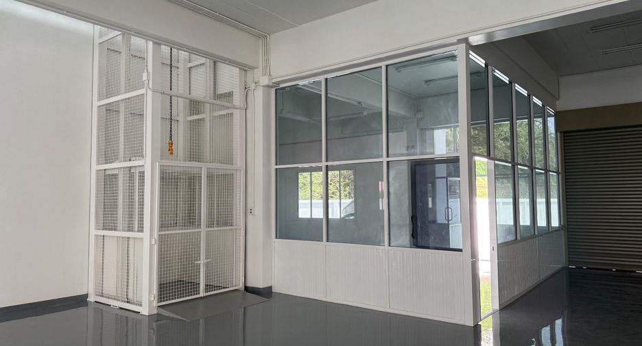 For rent warehouse in Mueang Samut Prakan, Samut Prakan