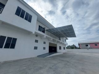 For rent warehouse in Mueang Samut Prakan, Samut Prakan
