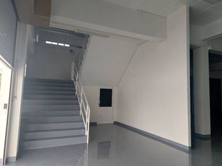 For rent warehouse in Mueang Samut Prakan, Samut Prakan