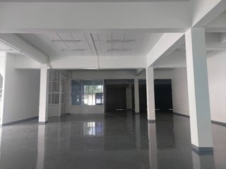 For rent warehouse in Mueang Samut Prakan, Samut Prakan