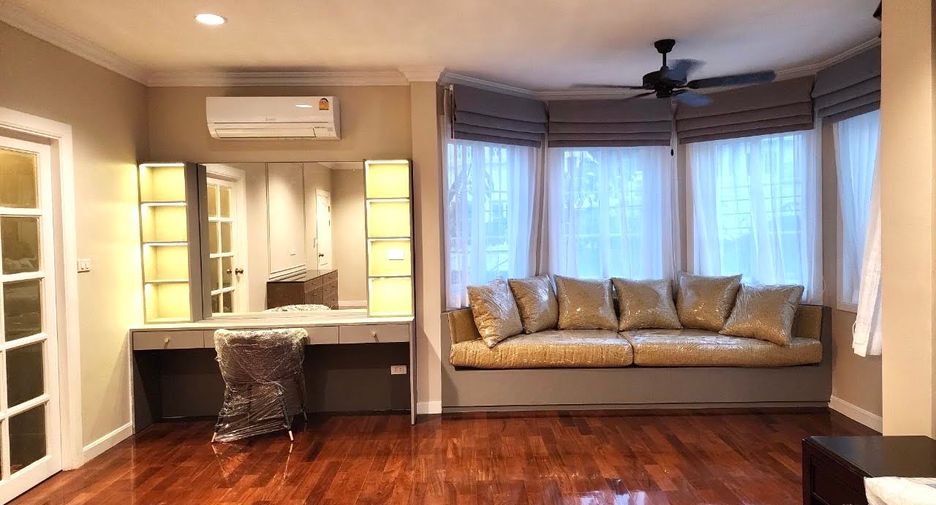 For rent 4 bedrooms house in Bang Na, Bangkok