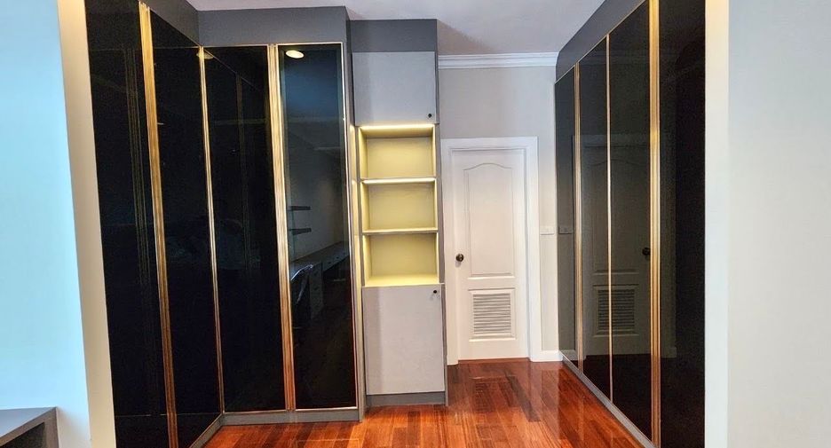 For rent 4 bedrooms house in Bang Na, Bangkok