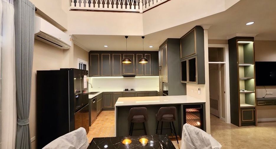 For rent 4 bedrooms house in Bang Na, Bangkok
