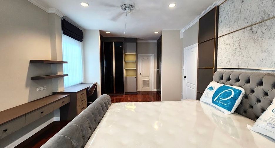 For rent 4 bedrooms house in Bang Na, Bangkok