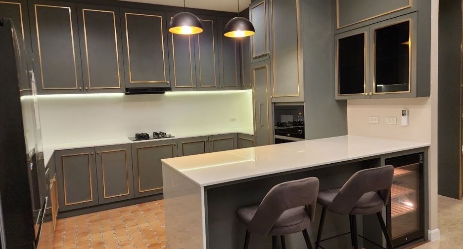For rent 4 bedrooms house in Bang Na, Bangkok