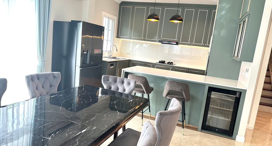 For rent 4 bedrooms house in Bang Na, Bangkok