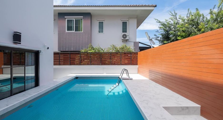 For rent 5 bedrooms house in Wang Thonglang, Bangkok