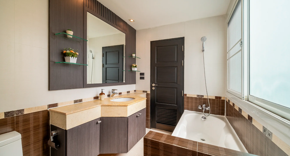 For rent 3 bedrooms condo in Watthana, Bangkok