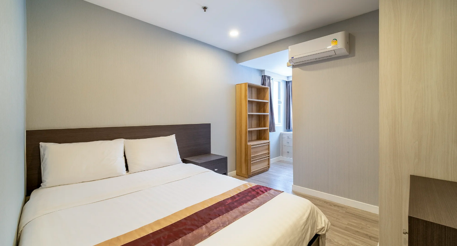 For rent 3 bedrooms condo in Watthana, Bangkok