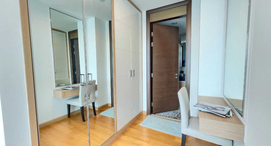 For rent 3 bedrooms apartment in Khlong Toei, Bangkok