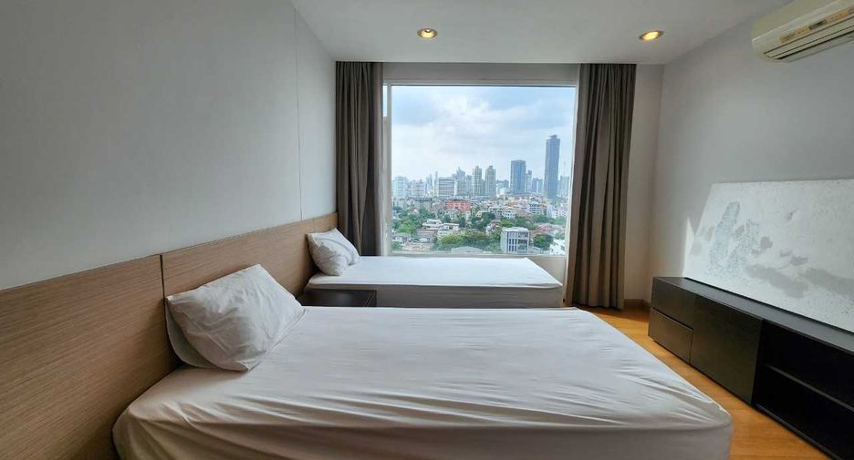 For rent 3 bedrooms apartment in Khlong Toei, Bangkok