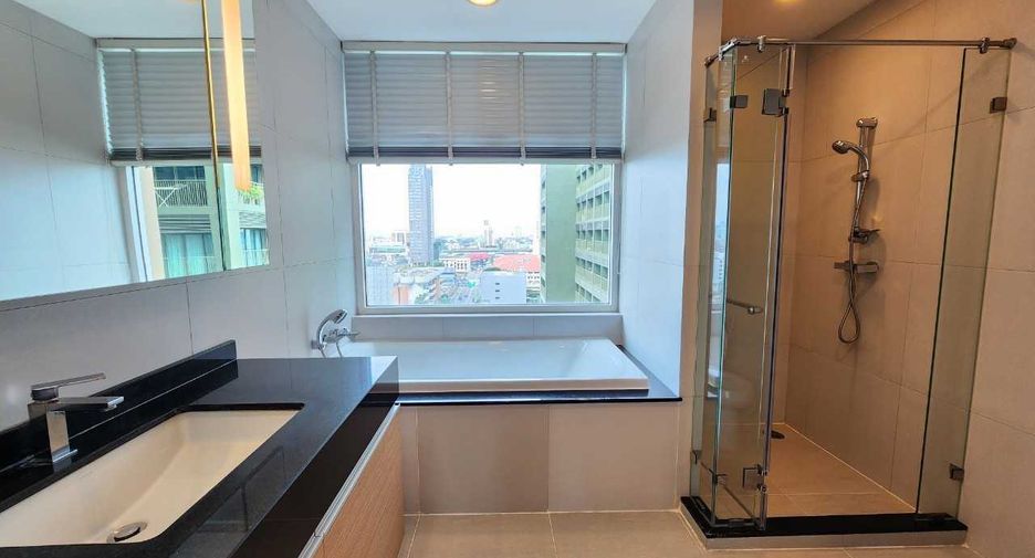 For rent 3 bedrooms apartment in Khlong Toei, Bangkok